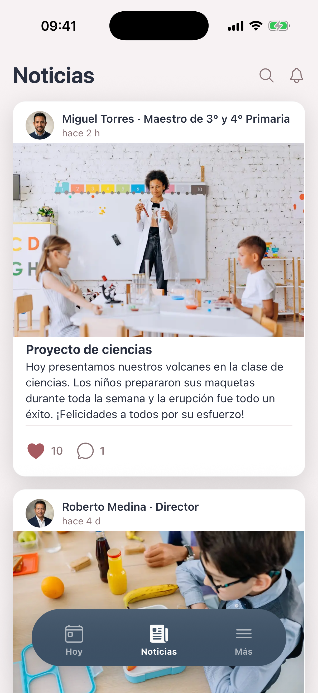 App de papás de Colegia, Noticias: foto del salón con reacciones de las familias.