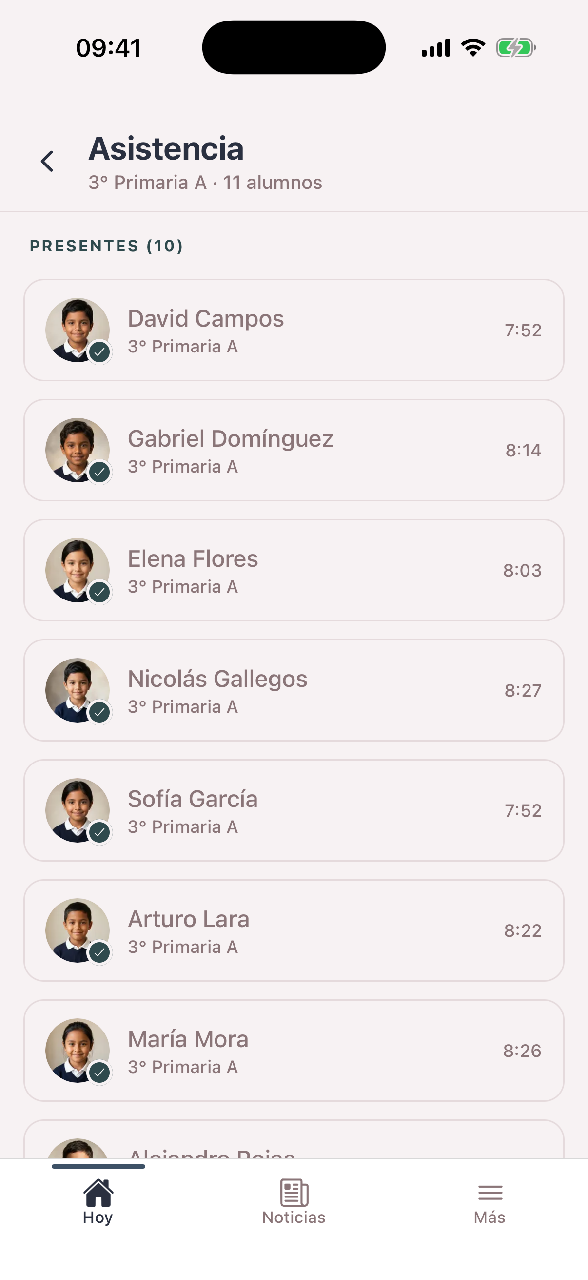 App de maestros de Colegia: pasar lista del salón en segundos desde el celular.